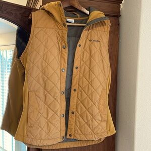 EUC Columbia Pilsner vest, tan/harvest gold, Small snap closure- w/o hood cord